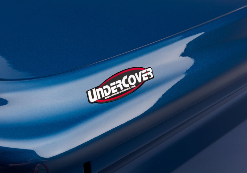 Undercover 18-19 Toyota Tacoma 6ft Lux Bed Cover - Calvary Blue (Req Factory Deck Rails)