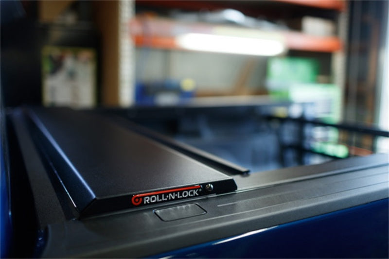 Roll-N-Lock 15-17 Chevy Silverado/Sierra 2500/3500 77-3/8in E-Series Retractable Tonneau Cover